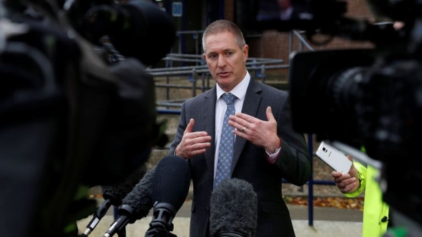 Container deaths: Families say three lorries carrying more than 100 people were travelling to UK
                       
                              Container deaths: Families say three lorries carrying more than 100 people were travelling to UK