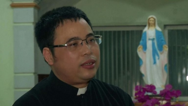 Container deaths: Families say three lorries carrying more than 100 people were travelling to UK
                       
                              Container deaths: Families say three lorries carrying more than 100 people were travelling to UK