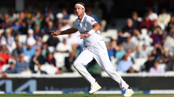 England win thrilling final Ashes Test as Stuart Broad takes winning wicket to draw series with Australia