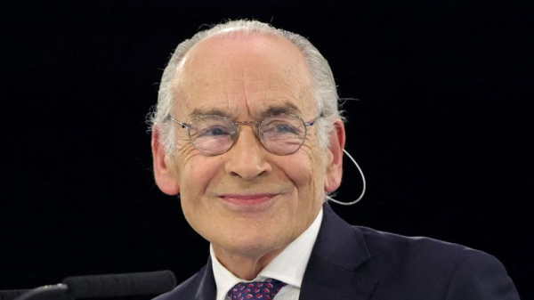Alastair Stewart: TV star reveals dementia diagnosis