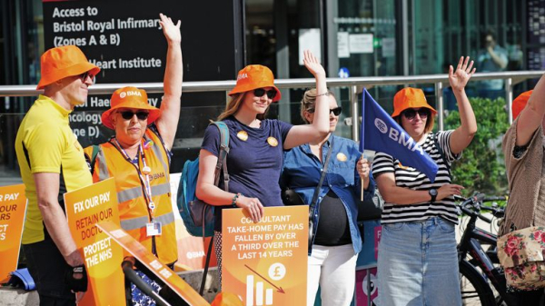 NHS to receive extra £200m ahead of winter amid record waiting lists NHS to receive extra £200m ahead of winter amid record waiting lists