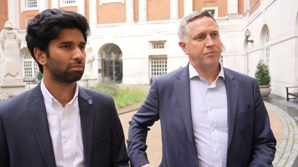 Third of UK medical students plan to quit NHS and practise medicine abroad, survey suggests