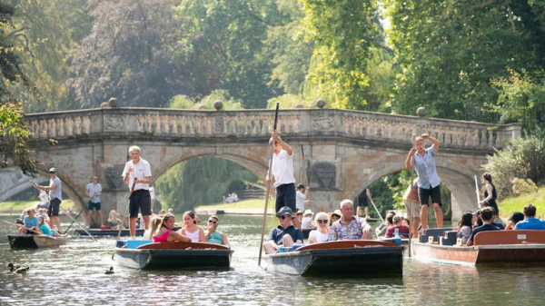 UK weather: Beaches packed as seventh day of 'unprecedented' heatwave hits Kent coast